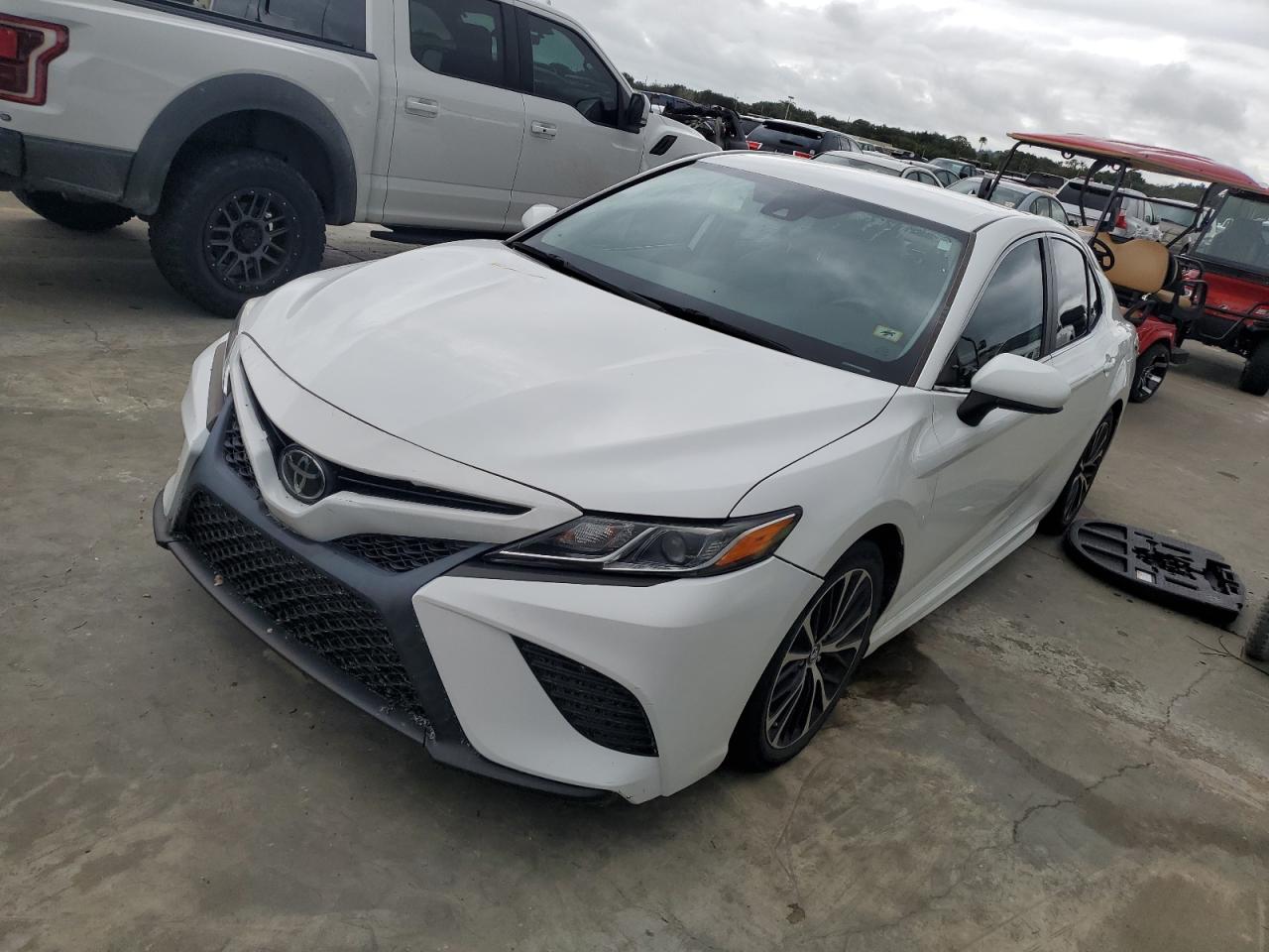 4T1B11HKXKU820496 2019 TOYOTA CAMRY - Image 1