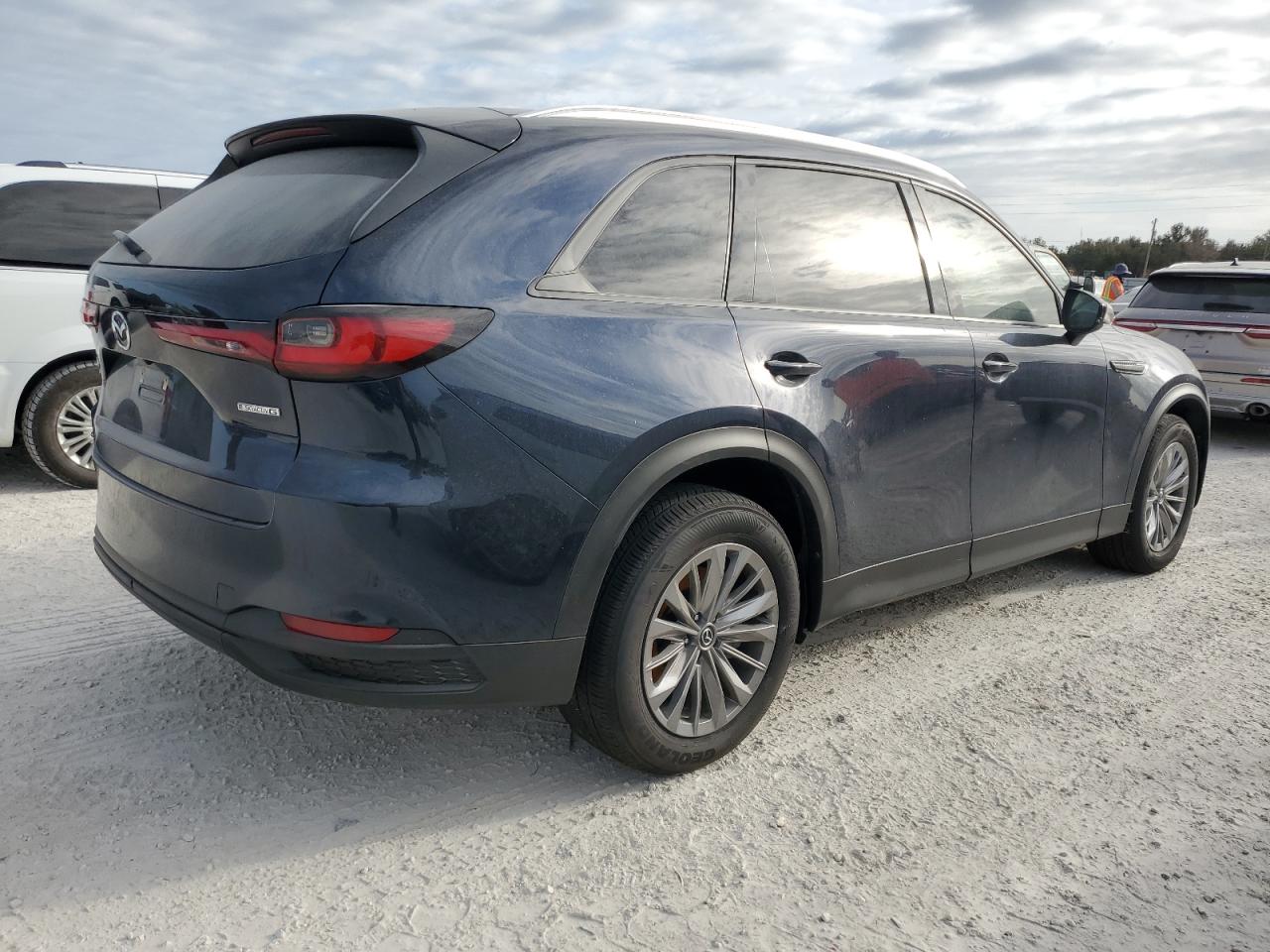 2024 Mazda CX-90 - Image 3