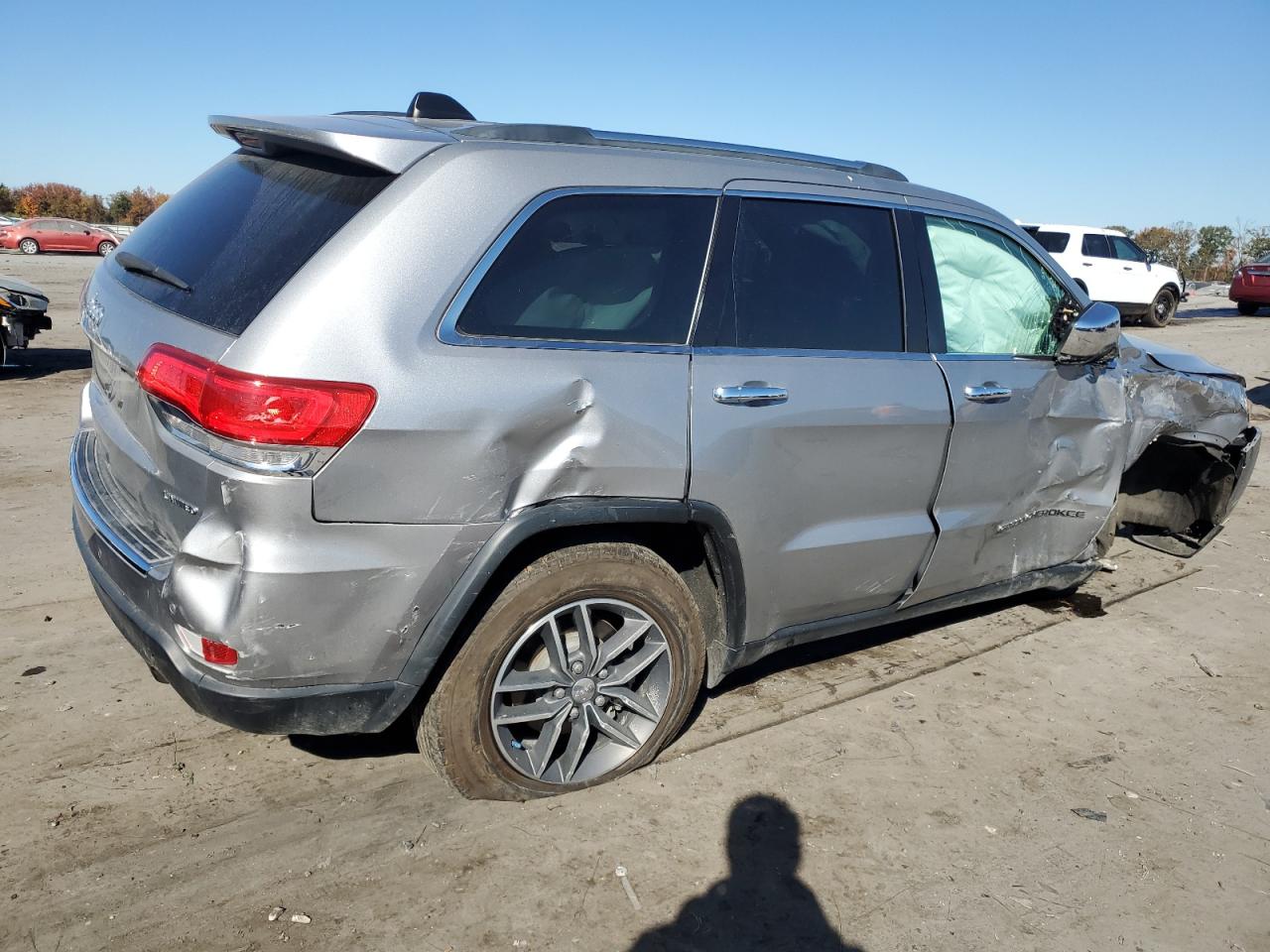 2018 Jeep Grand Cherokee - Image 3