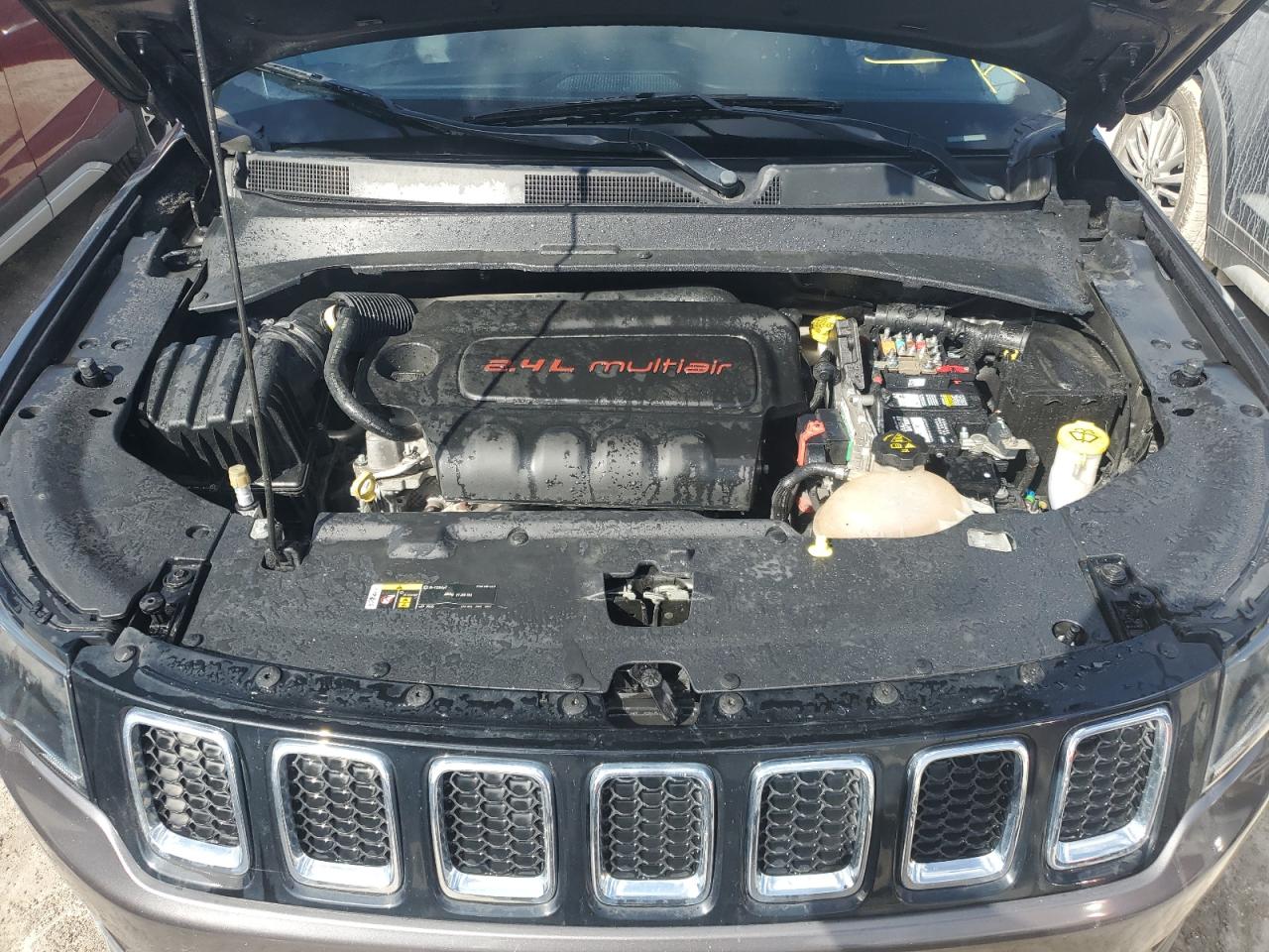 VIN 3C4NJCAB1JT140082 2018 JEEP COMPASS no.11