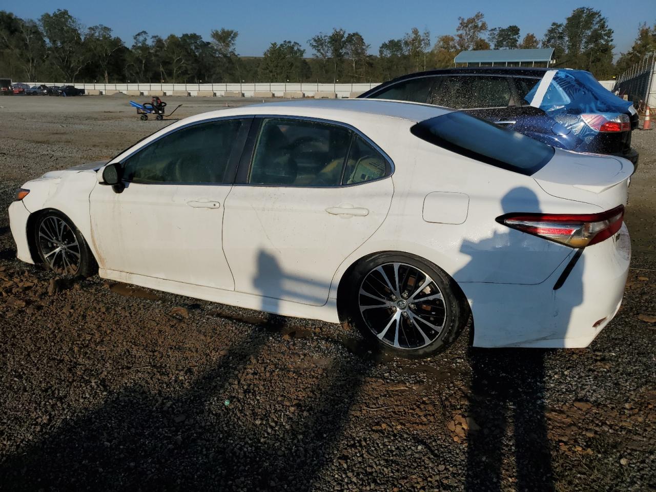 4T1B11HK5JU596052 2018 TOYOTA CAMRY - Image 2