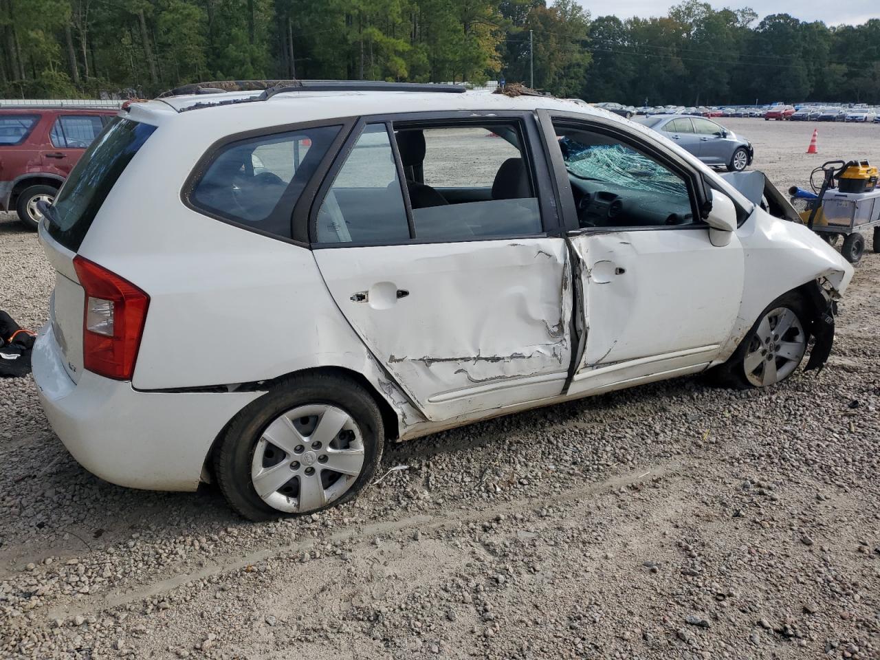 2009 Kia Rondo - Image 3