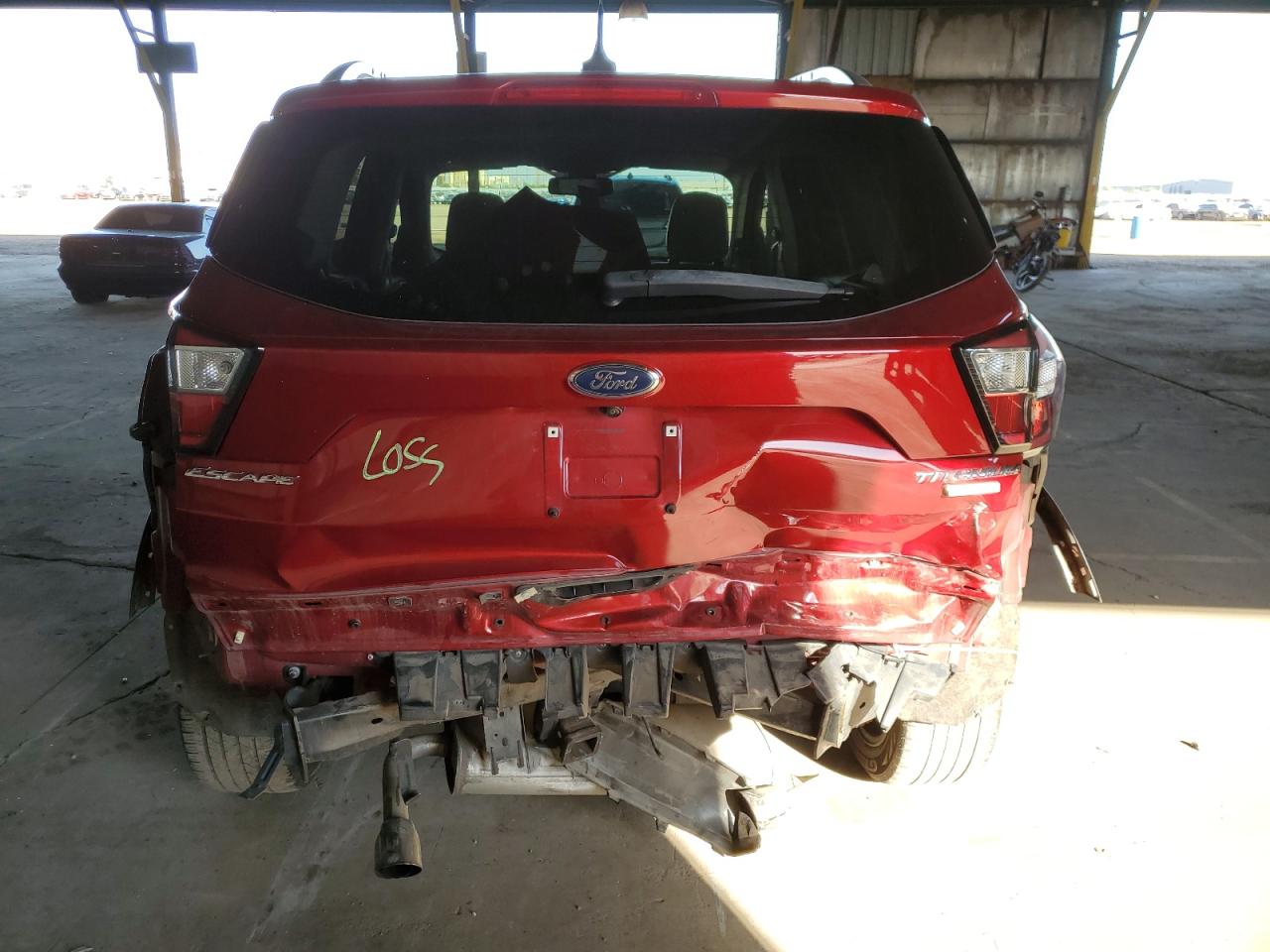 1FMCU0J96JUB60663 2018 Ford Escape Titanium