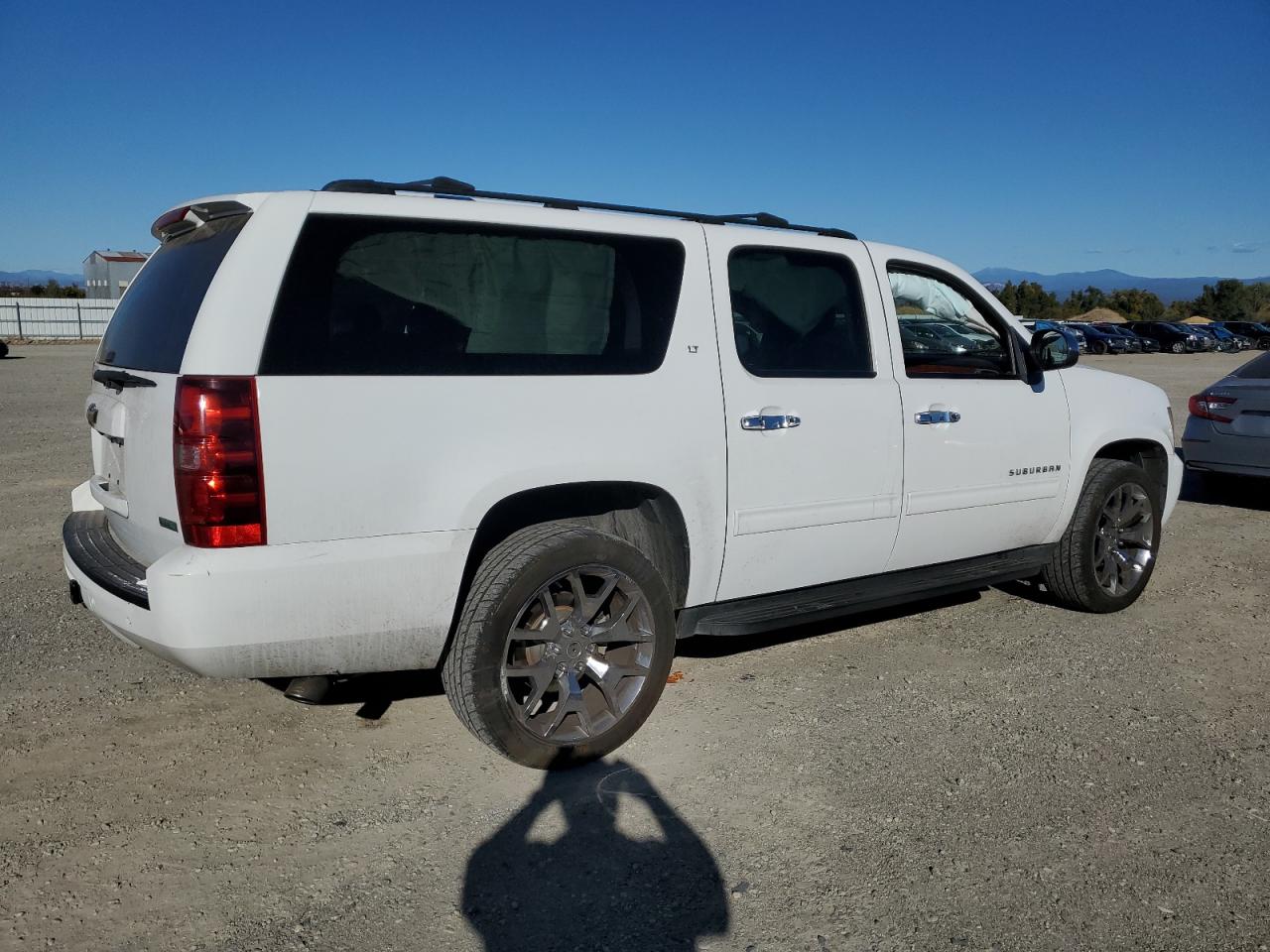 2011 Chevrolet Suburban - Image 3