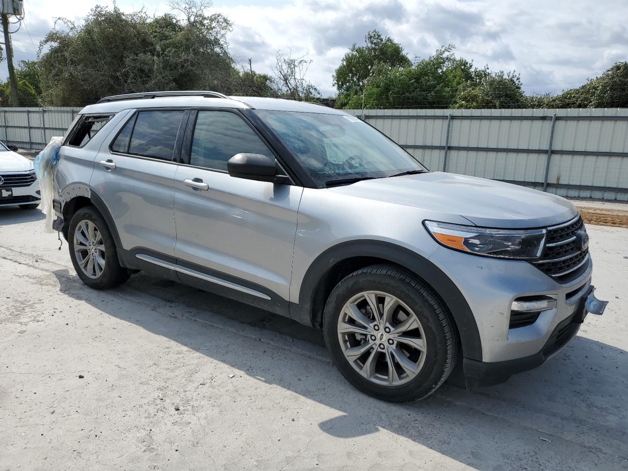 2023 Ford Explorer - Image 4