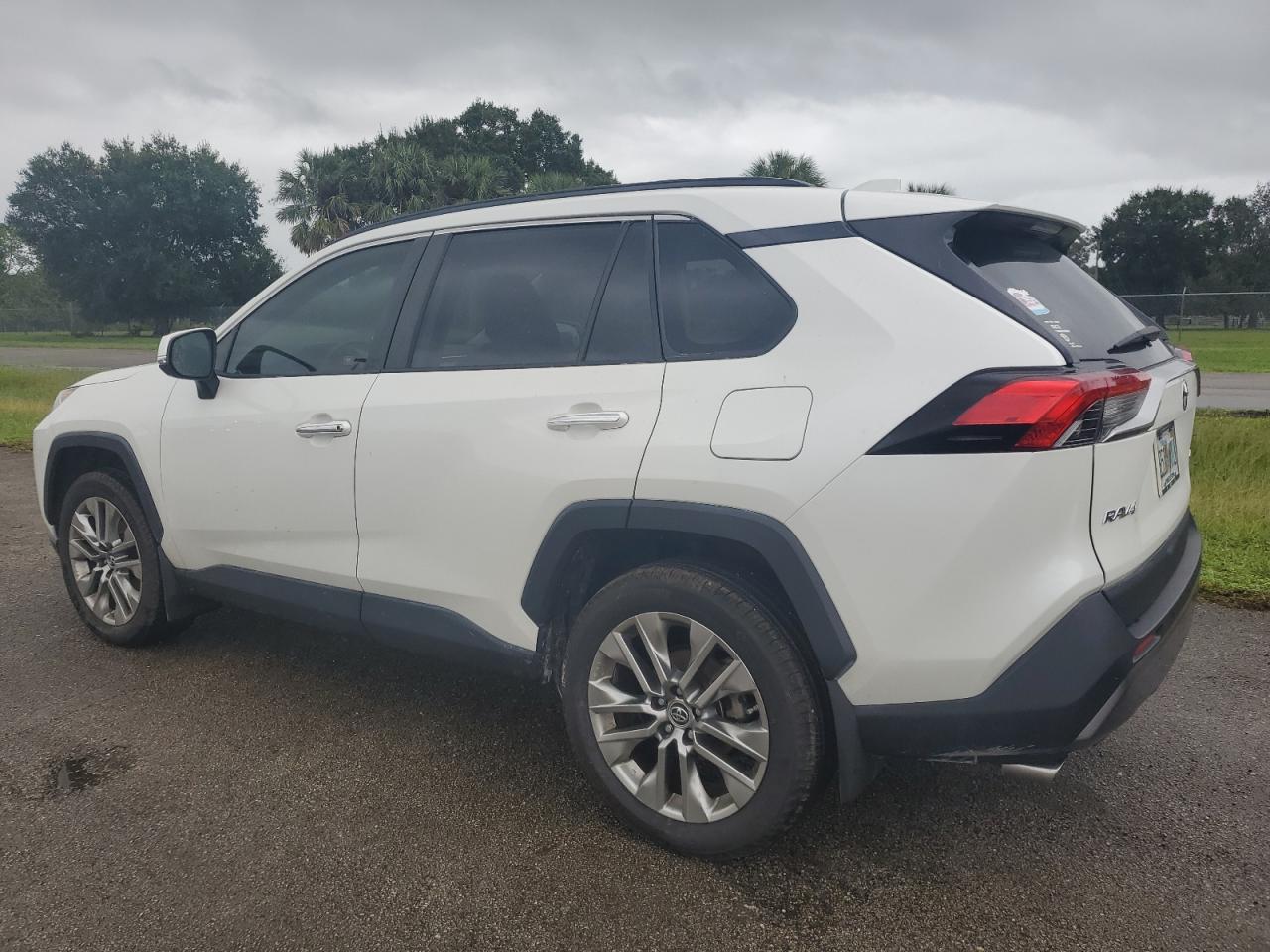 JTMY1RFV9KD502900 2019 TOYOTA RAV 4 - Image 2