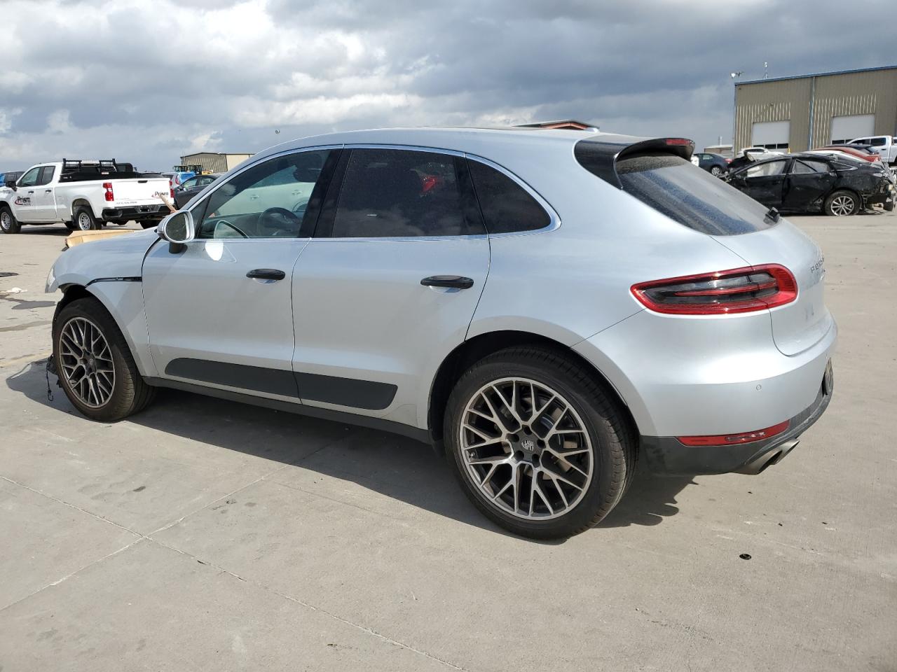 2018 Porsche Macan - Image 2