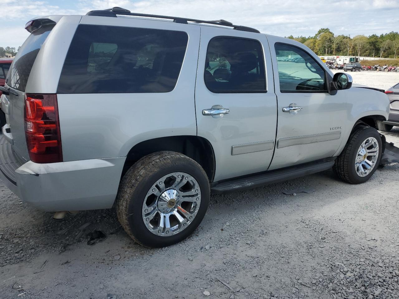 VIN 1GNSCAE09DR363226 2013 CHEVROLET TAHOE no.3