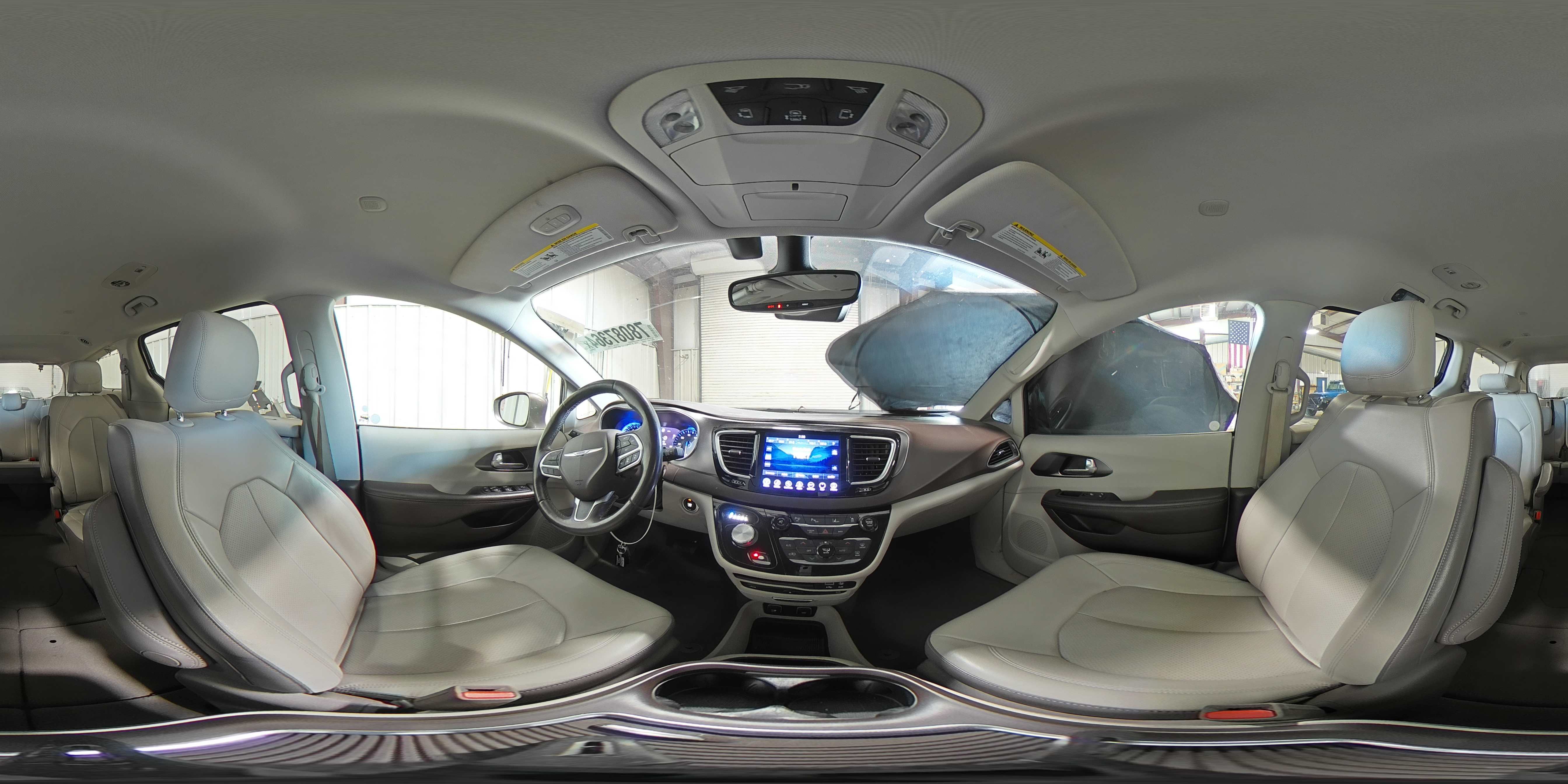 2017 Chrysler Pacifica - Image 15