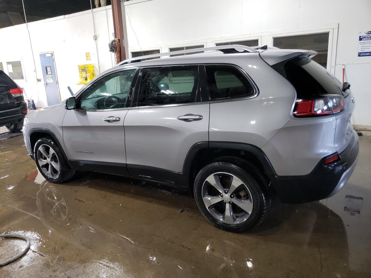 2019 Jeep Grand Cherokee - Image 2