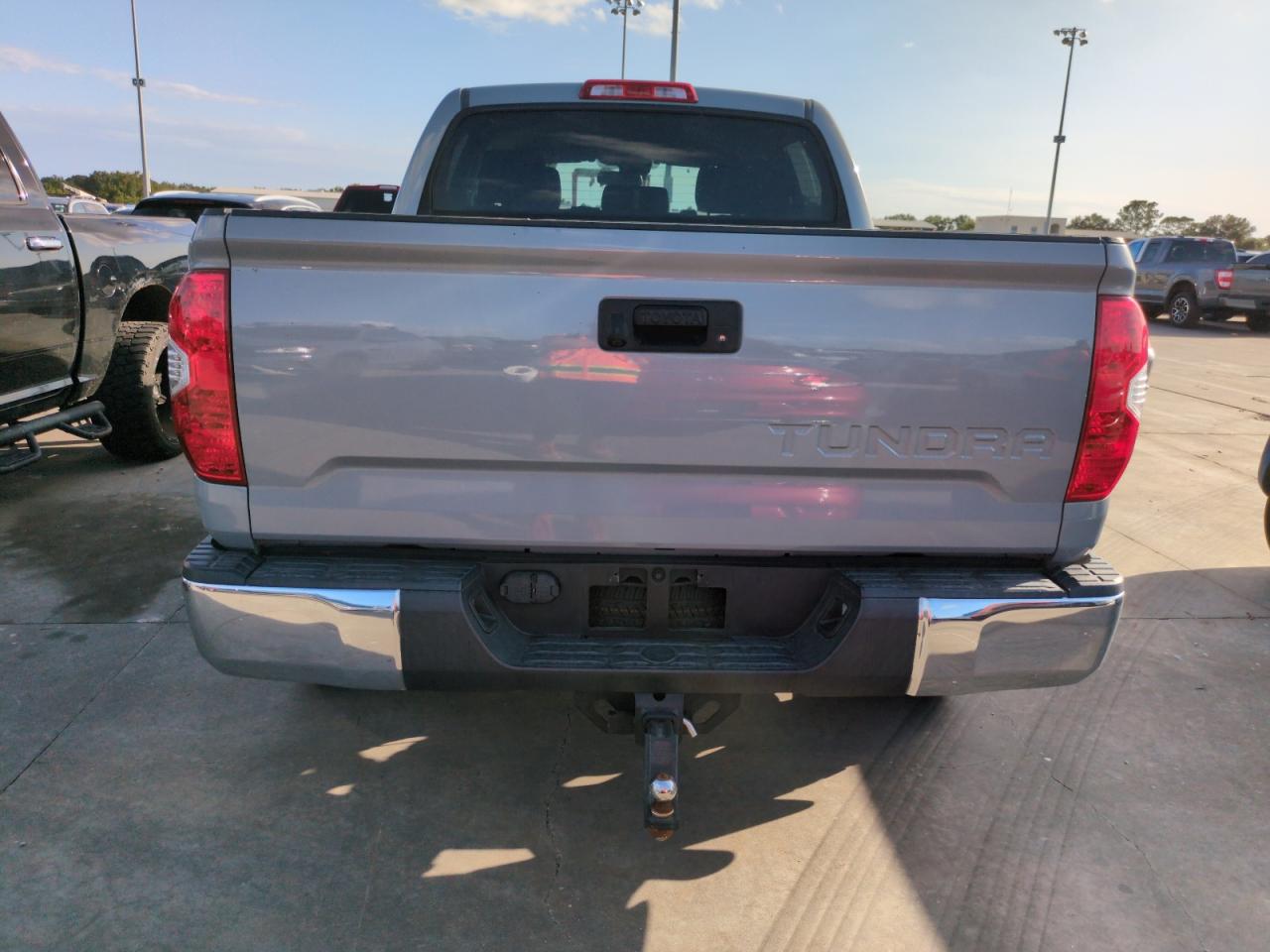 5TFEY5F14JX242374 2018 Toyota Tundra Crewmax Sr5