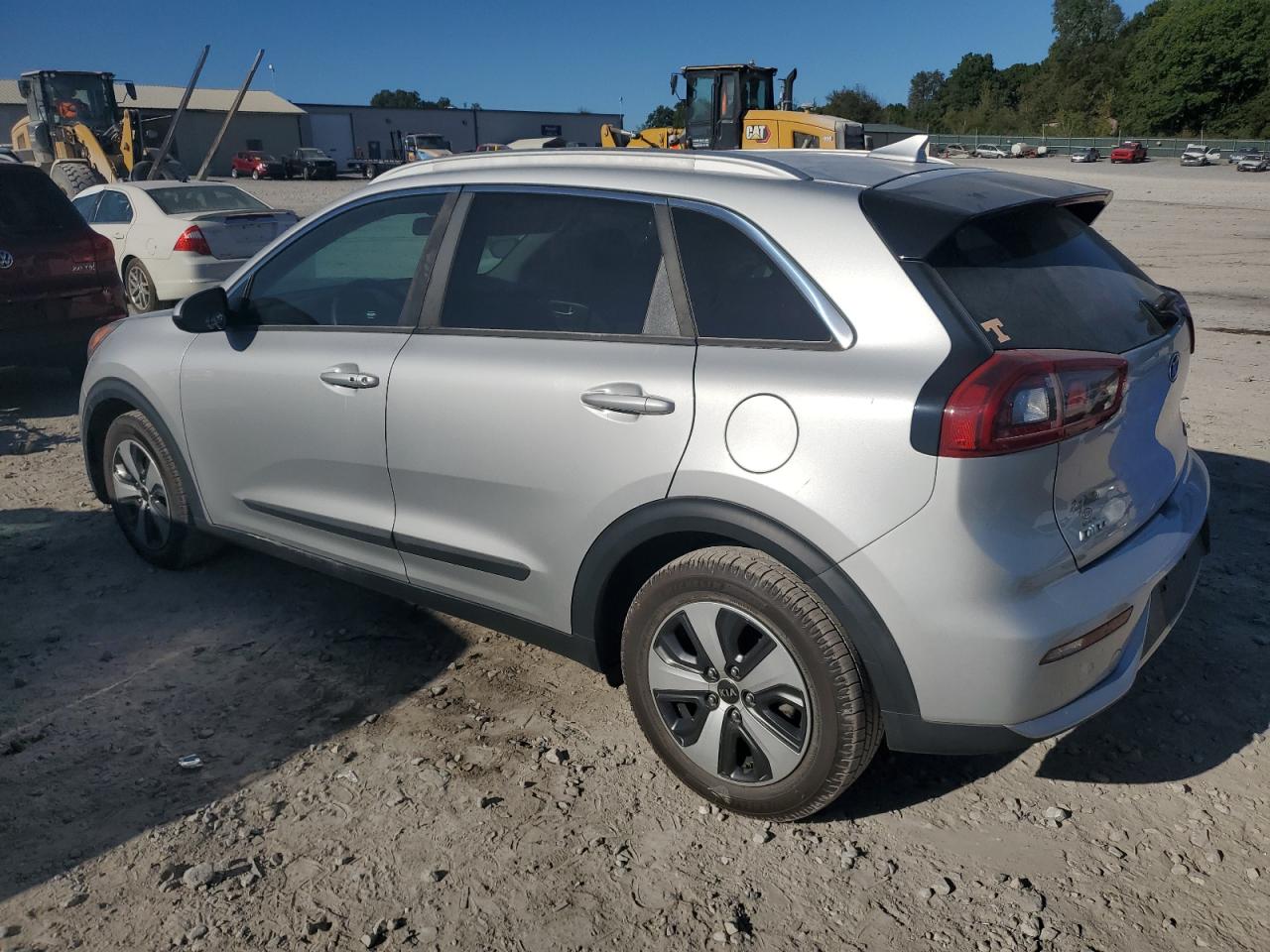 KNDCB3LC7H5058152 2017 KIA NIRO - Image 2