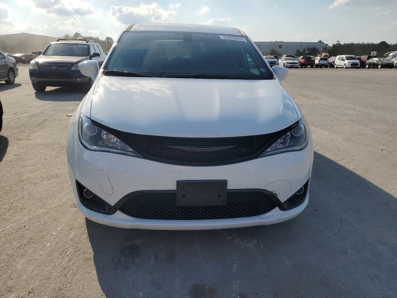 2020 Chrysler Pacifica - Image 5