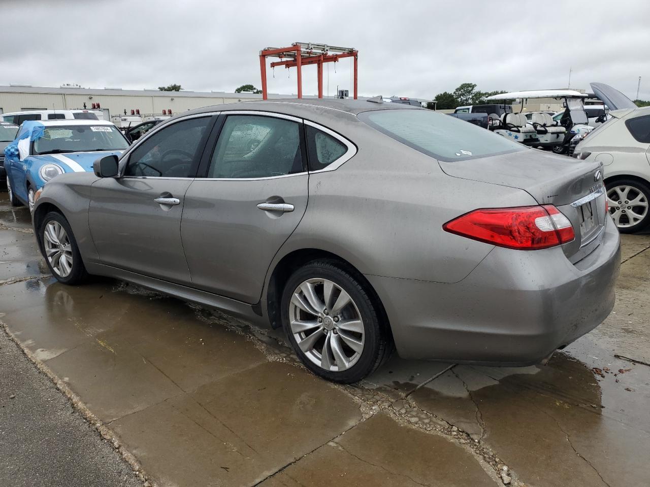 2012 Infiniti M - Image 2