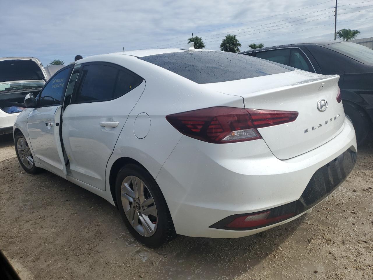 2019 Hyundai Elantra - Image 2
