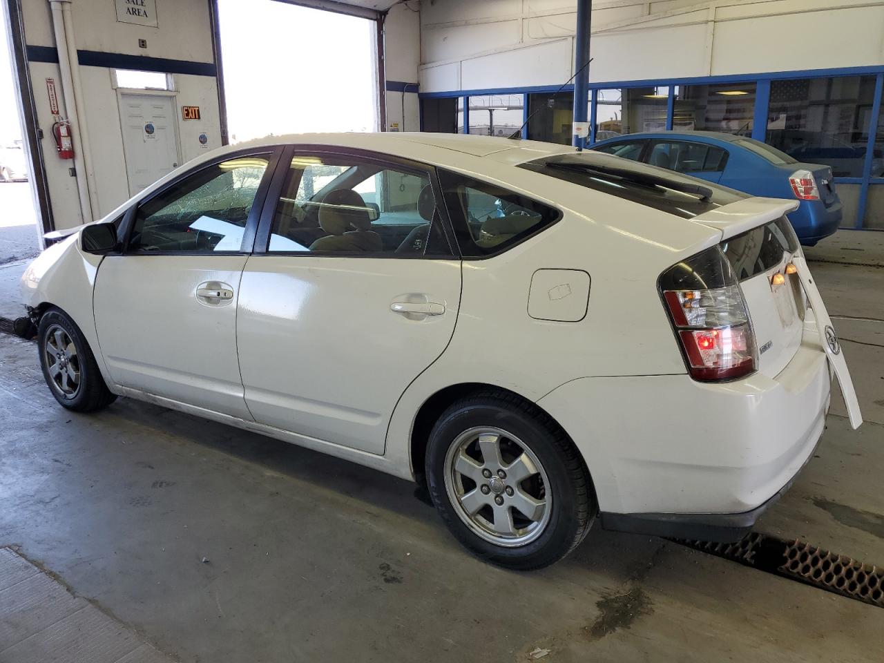 2004 Toyota Prius - Image 2