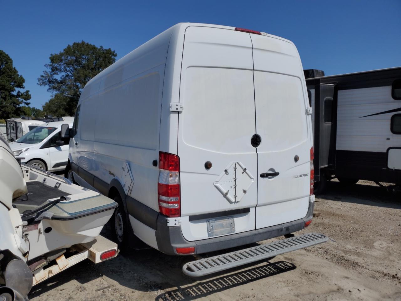 VIN WD3PE8DE7E5827518 2014 MERCEDES-BENZ SPRINTER no.2