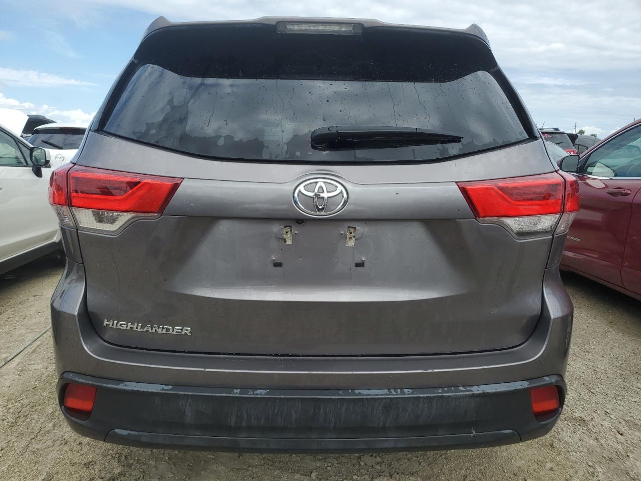 2019 Toyota Highlander Le VIN: 5TDZARFH2KS051389 Lot: 74257974