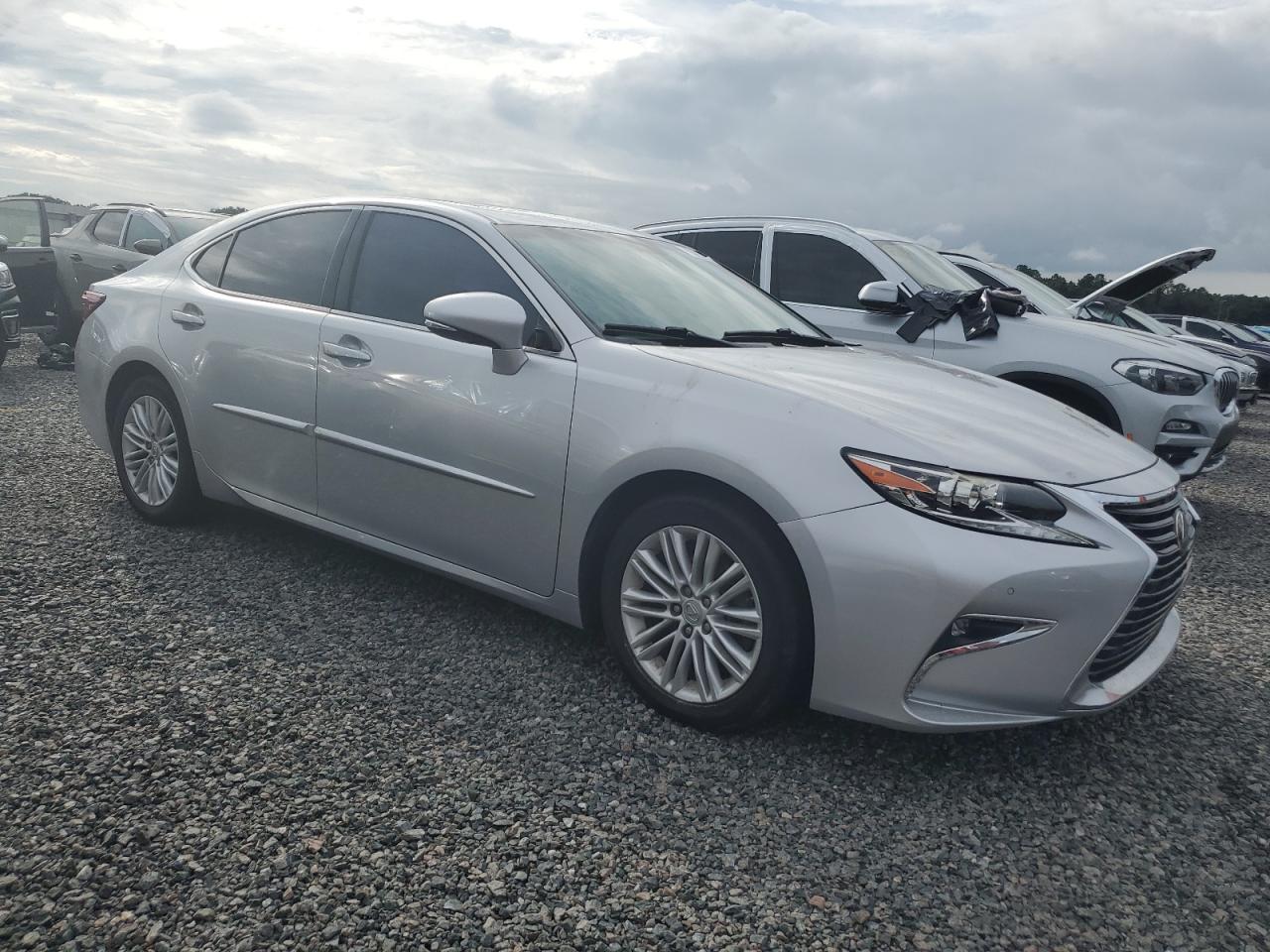 2016 Lexus ES - Image 4