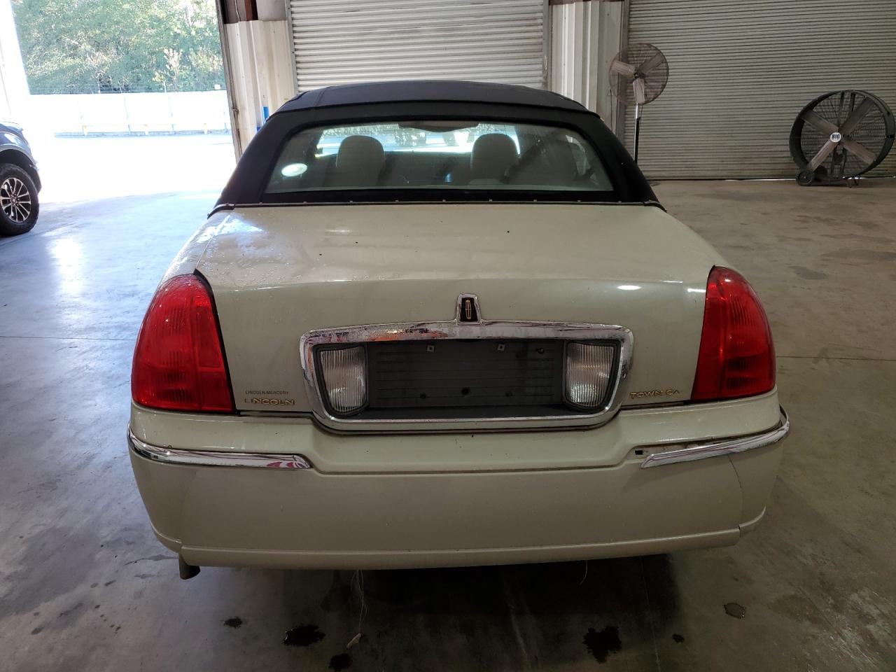 1LNHM83V16Y610539 2006 Lincoln Town Car Designer