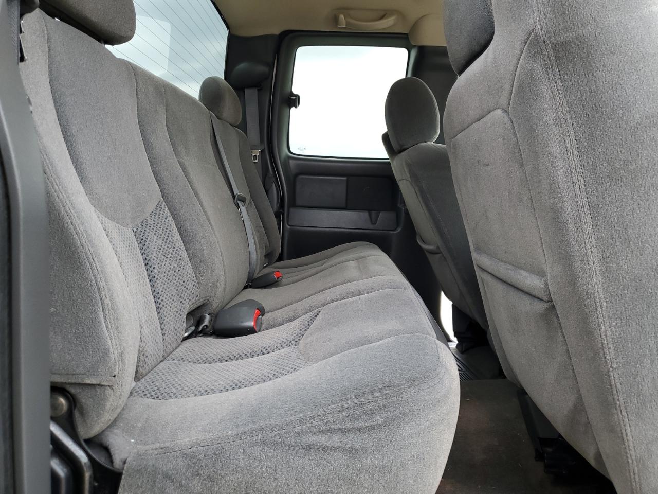 2006 Chevrolet Silverado - Image 10