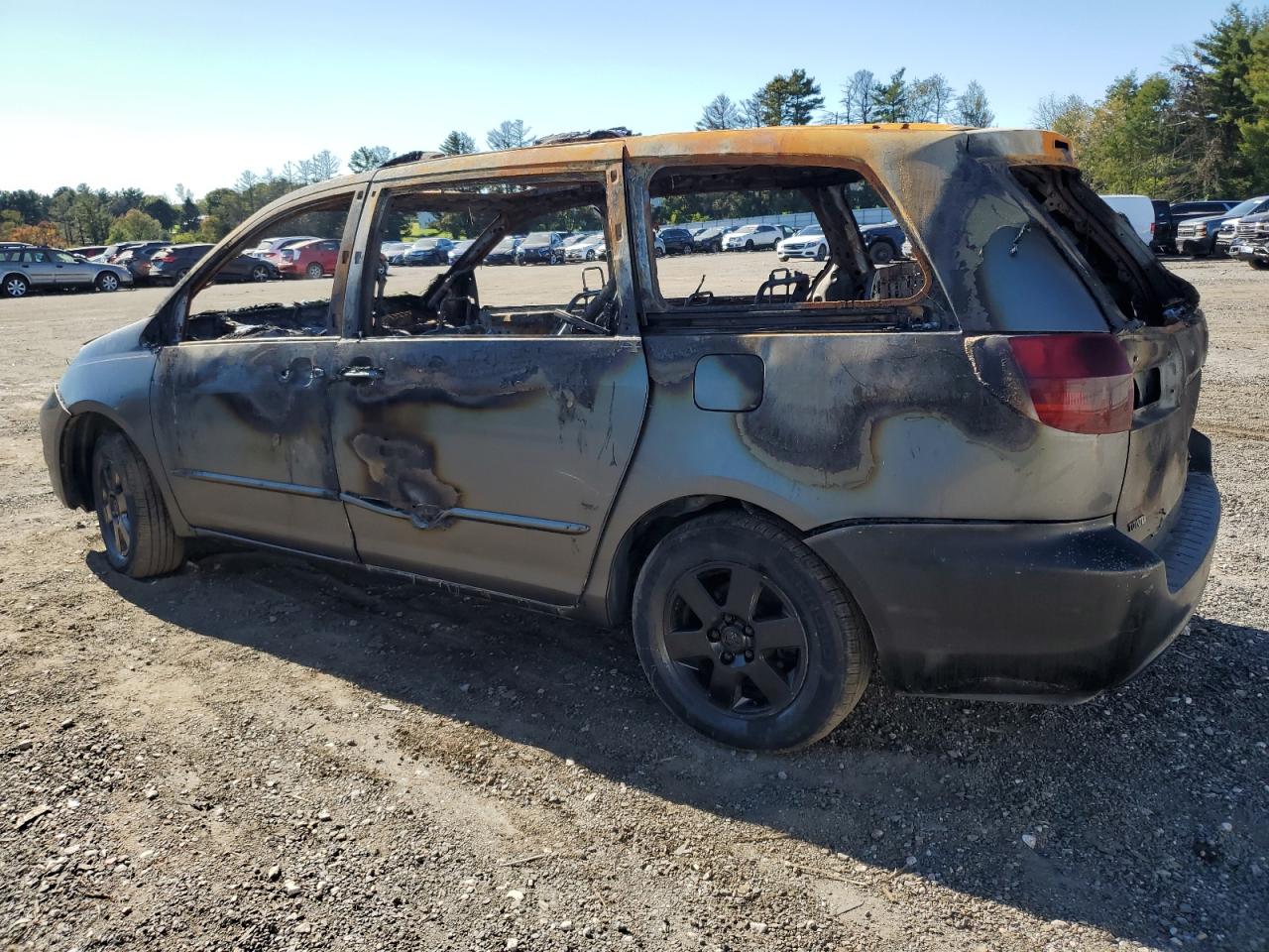 2004 Toyota Sienna - Image 2
