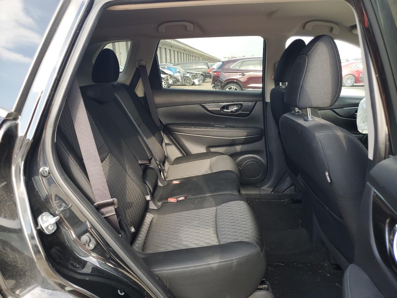 2017 Nissan Rogue - Image 11