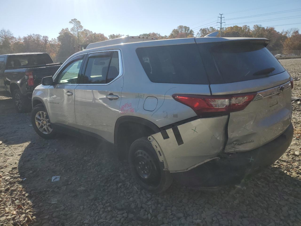 2020 Chevrolet Traverse - Image 2