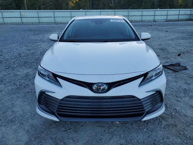  TOYOTA CAMRY 2022 Белый