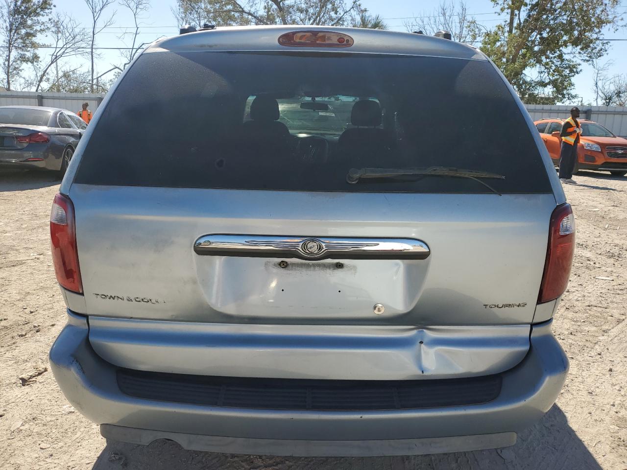 2005 Chrysler Town & Country Touring VIN: 2C4GP54L05R218464 Lot: 76474384