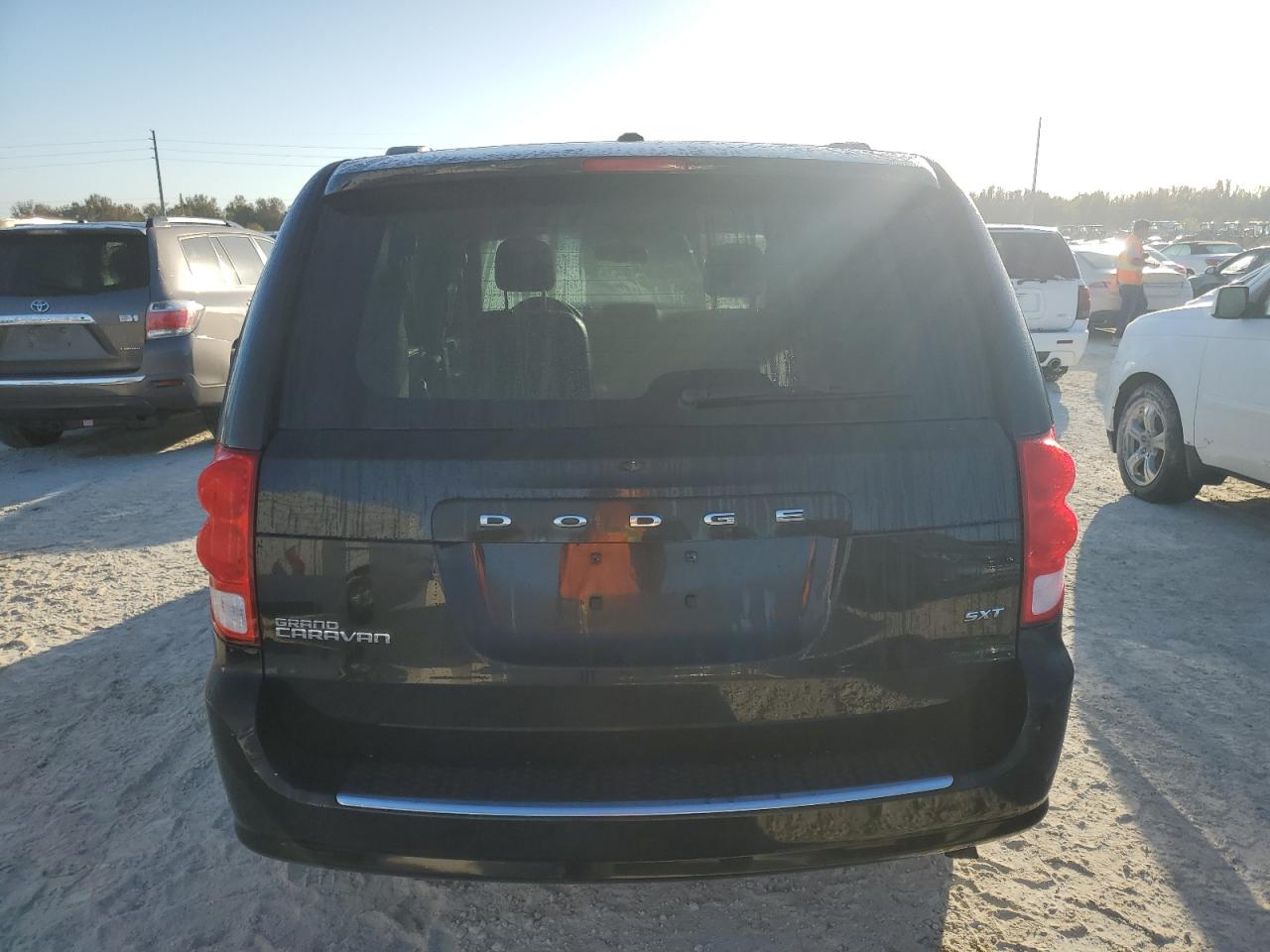 2015 Dodge Grand Caravan Sxt VIN: 2C4RDGCGXFR660624 Lot: 77861914