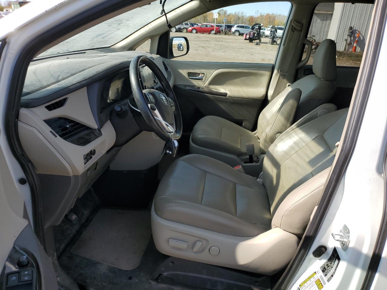 2020 Toyota Sienna - Image 7