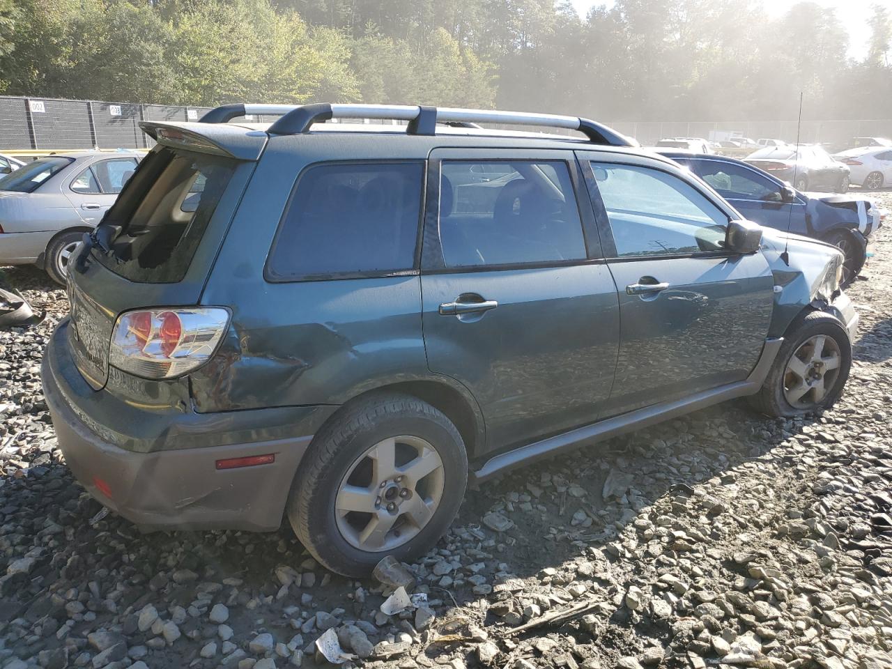 2003 Mitsubishi Outlander - Image 3