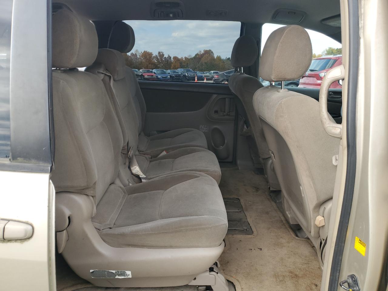 2004 Toyota Sienna - Image 12