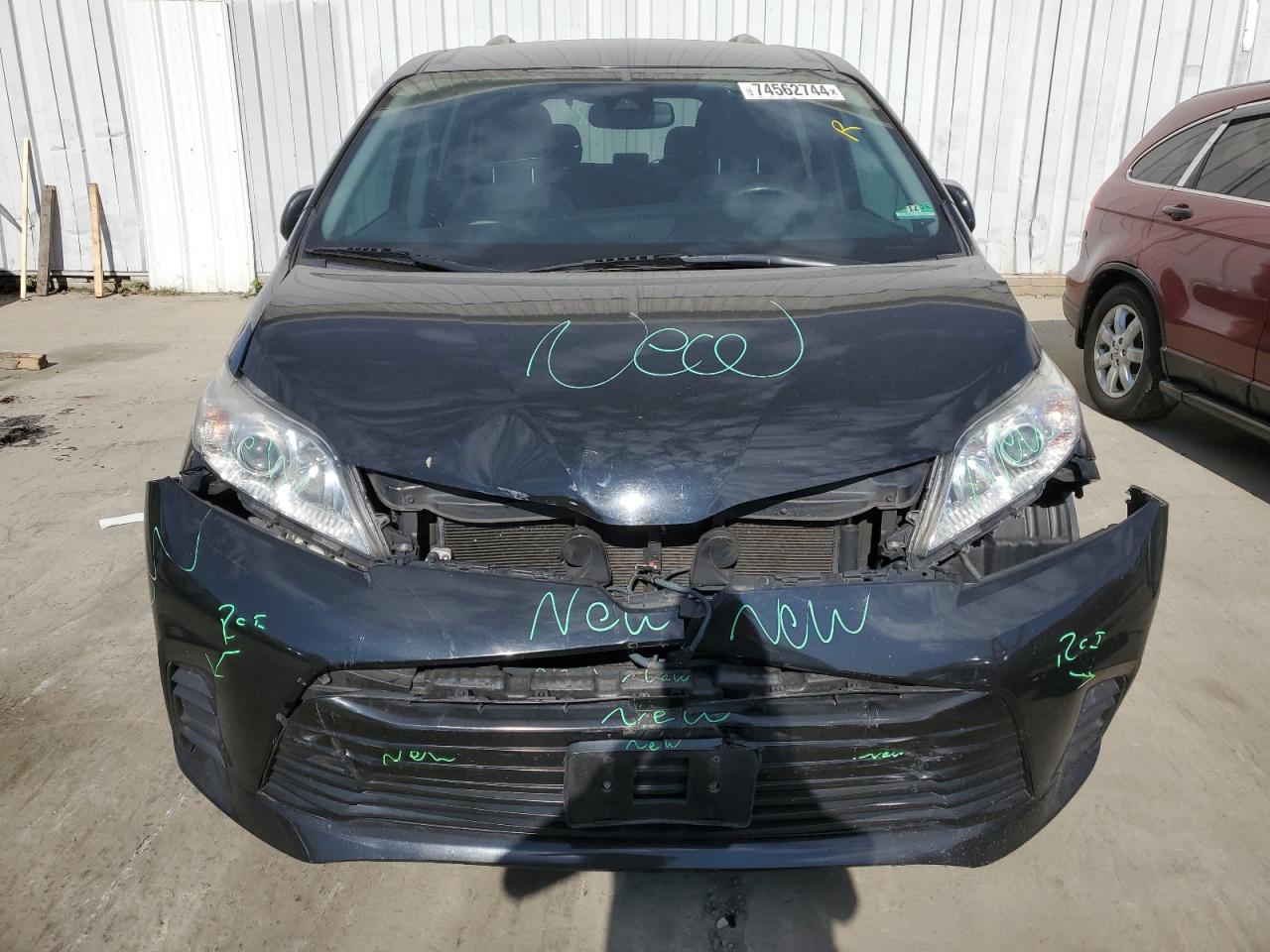 2018 Toyota Sienna - Image 5