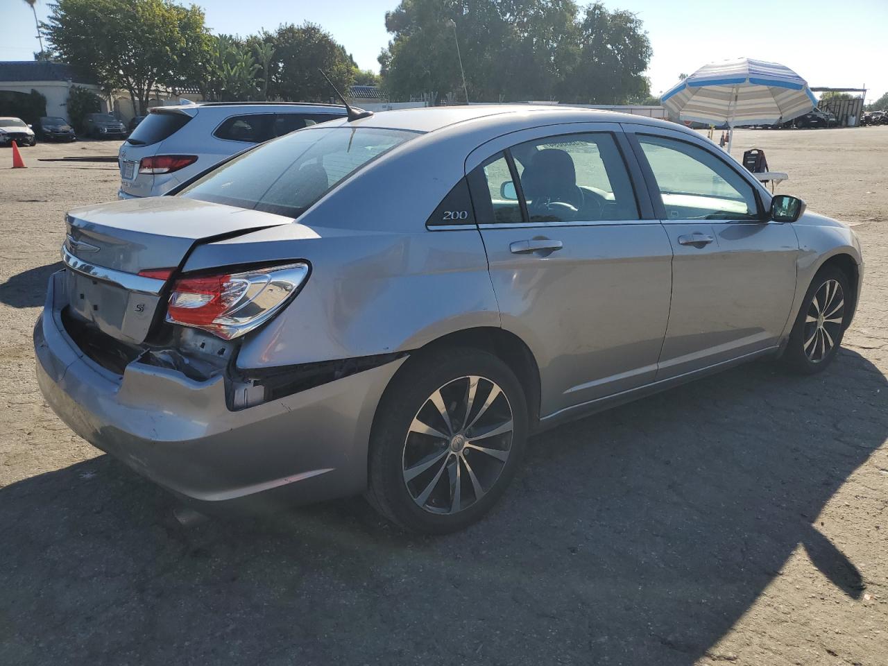 2013 Chrysler 200 - Image 3