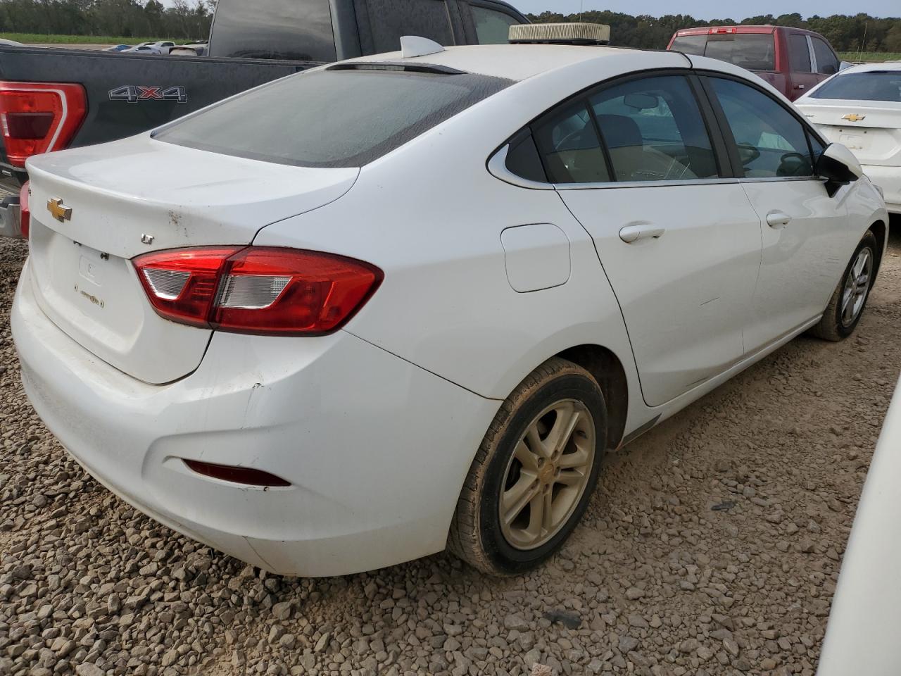 2018 Chevrolet Cruze - Image 3