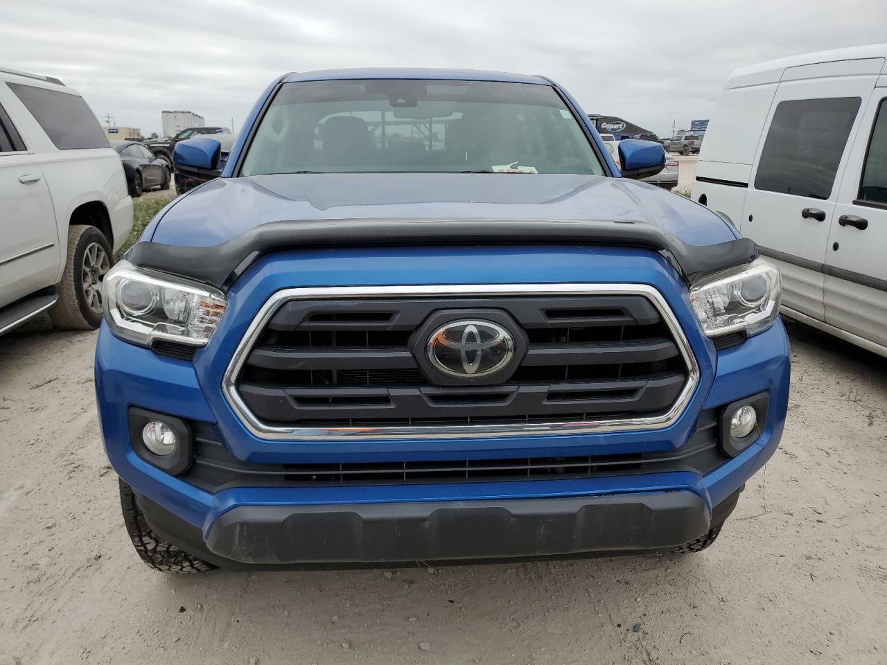 2018 Toyota Tacoma - Image 5