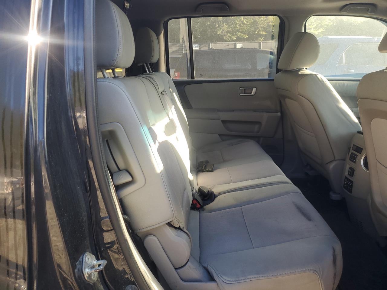 5FNYF4H32FB071234 2015 Honda Pilot Se