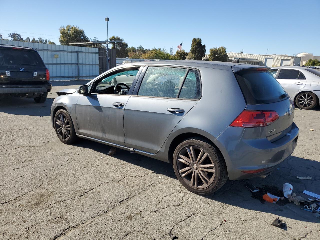 2015 Volkswagen Golf - Image 2