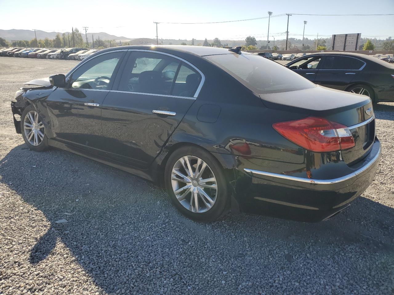 2014 Hyundai Genesis - Image 2