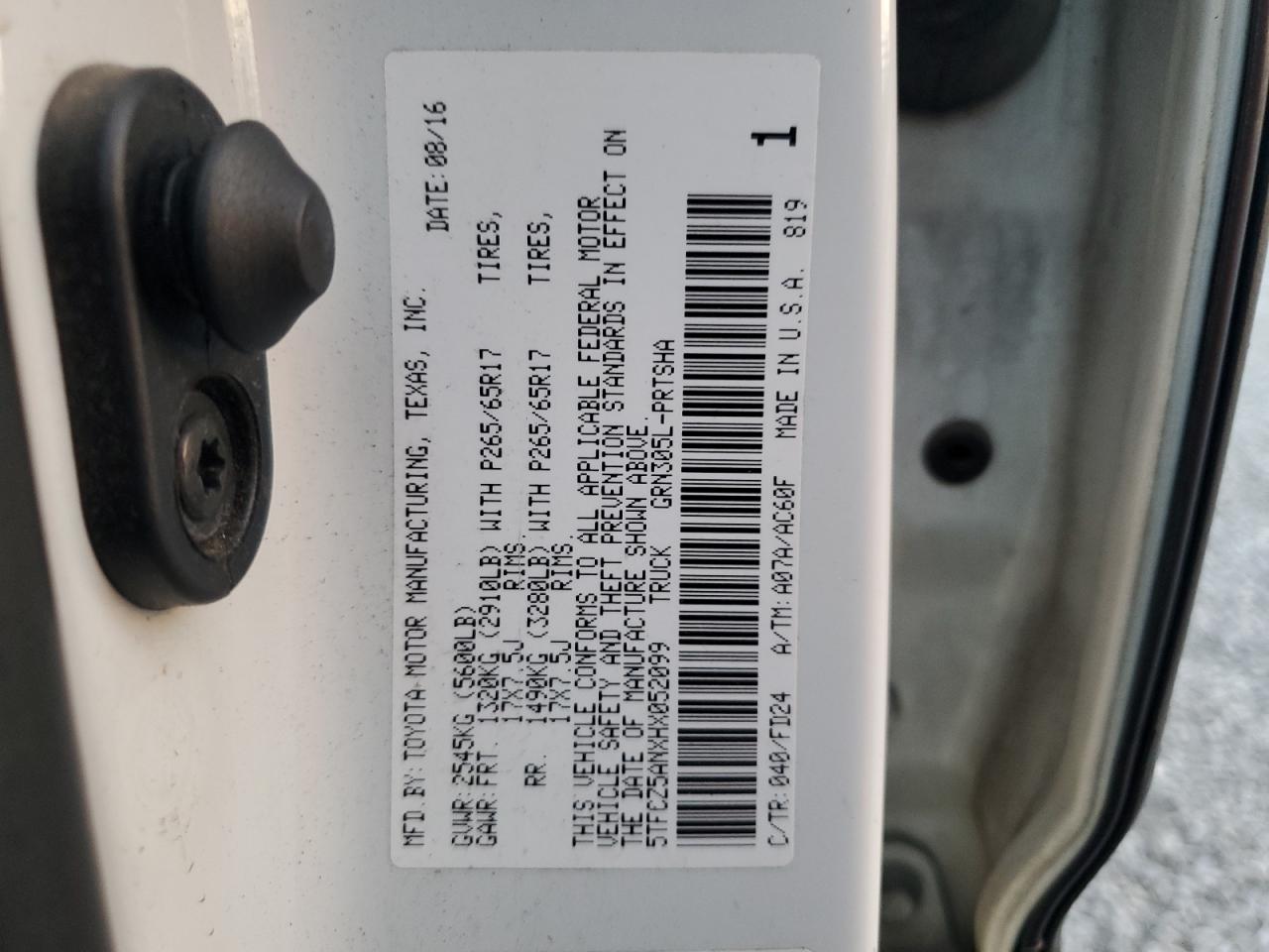 5TFCZ5ANXHX052099 2017 Toyota Tacoma Double Cab