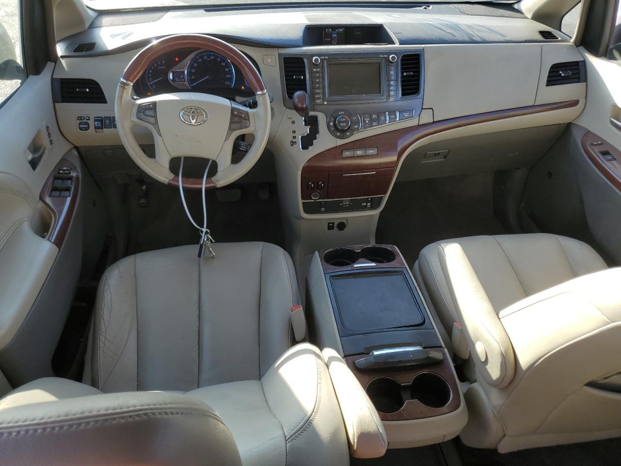 2012 Toyota Sienna Xle VIN: 5TDYK3DC4CS195489 Lot: 84370125