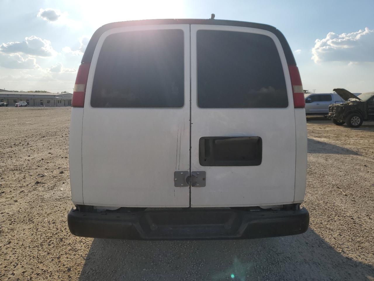 2004 Chevrolet Express G1500 VIN: 1GCFG15XX41200532 Lot: 74710884