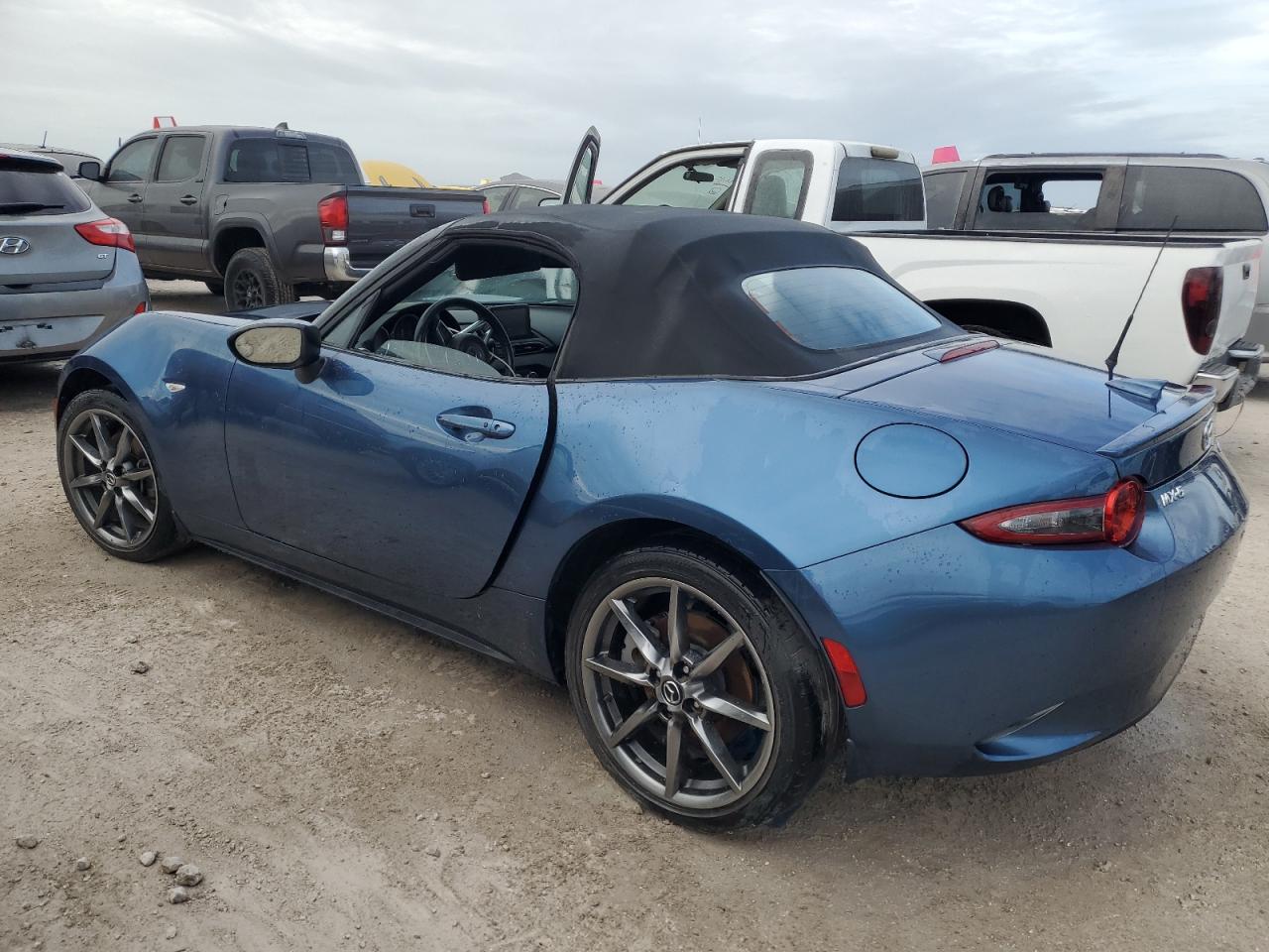 2020 Mazda MX-5 - Image 2