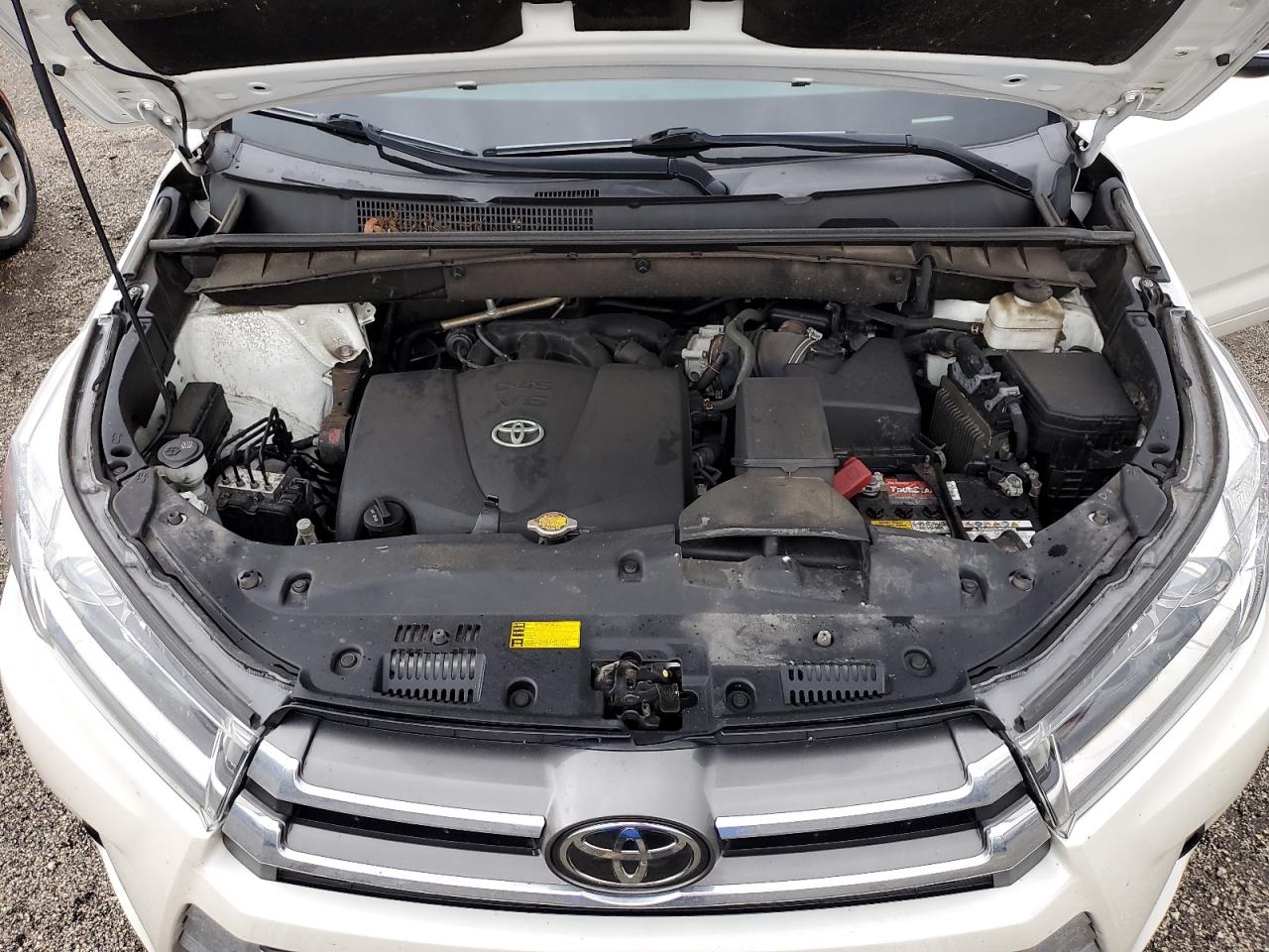 2017 Toyota Highlander - Image 12