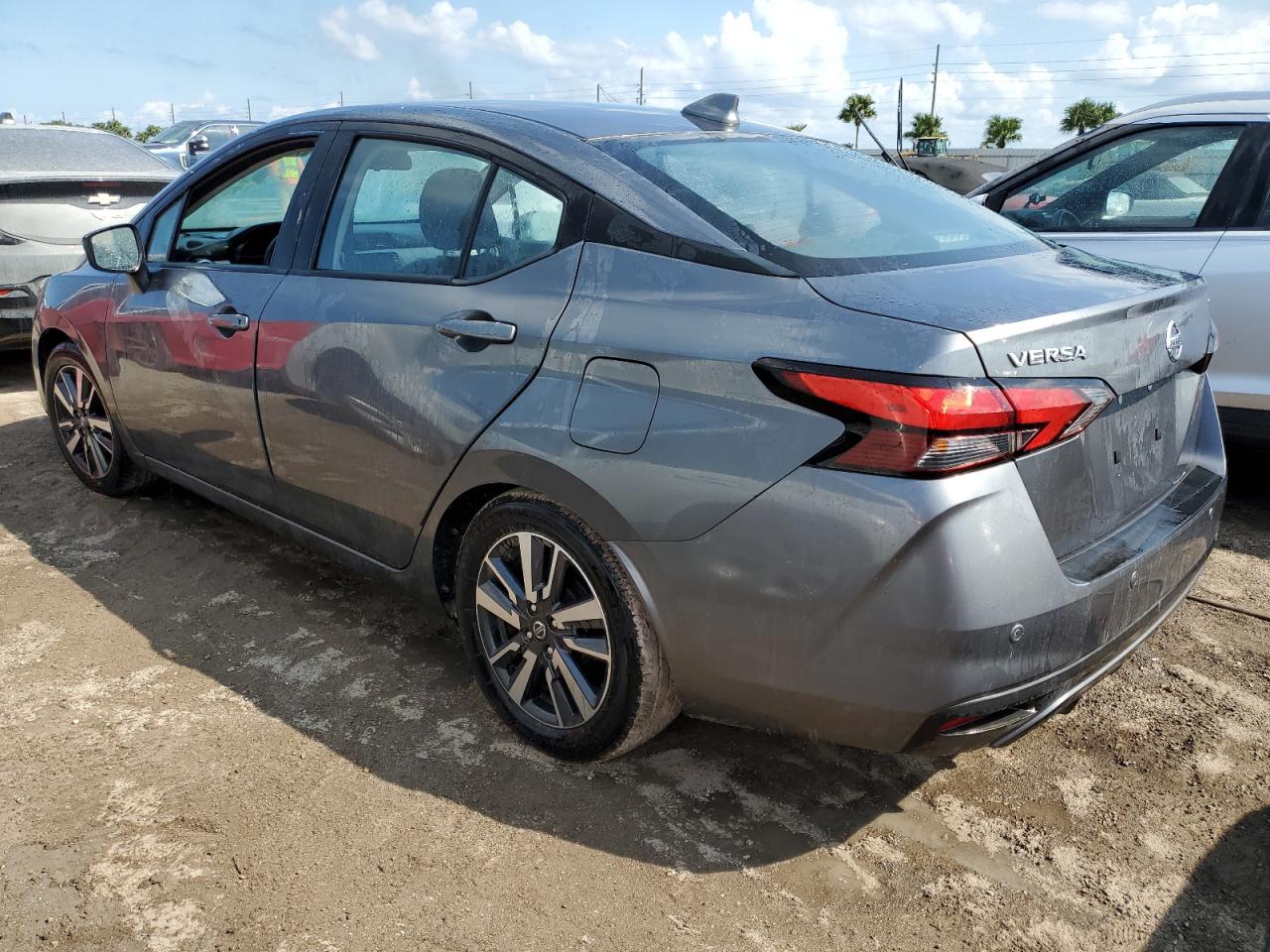 2021 Nissan Versa - Image 2
