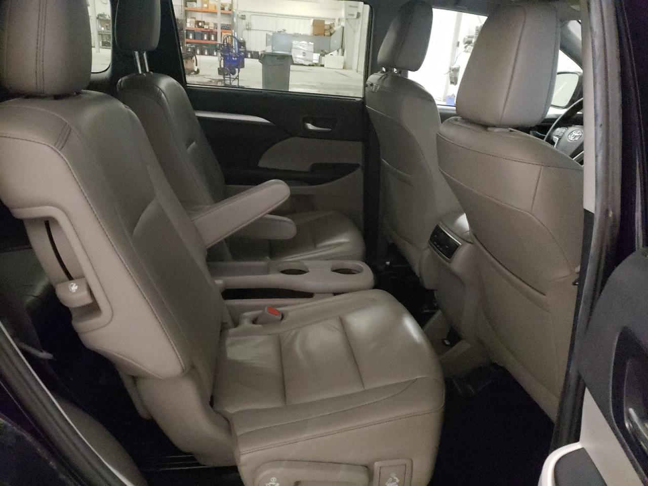 2019 Toyota Highlander - Image 11
