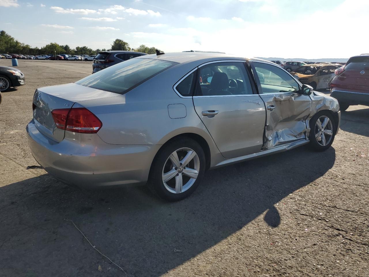 2014 Volkswagen Passat - Image 3