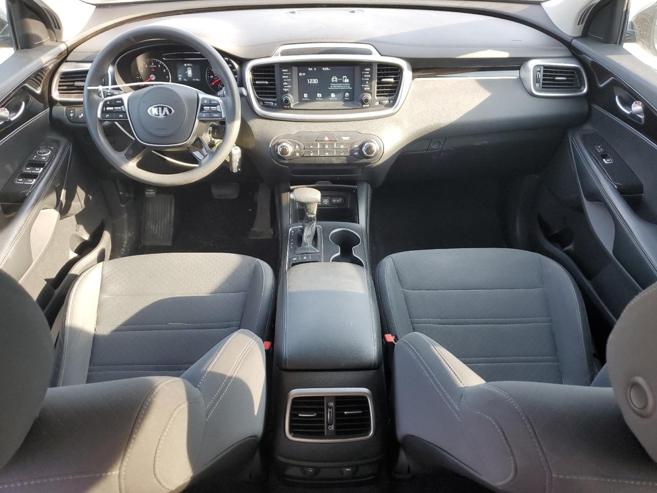 2019 Kia Sorento L VIN: 5XYPGDA38KG447635 Lot: 73672914